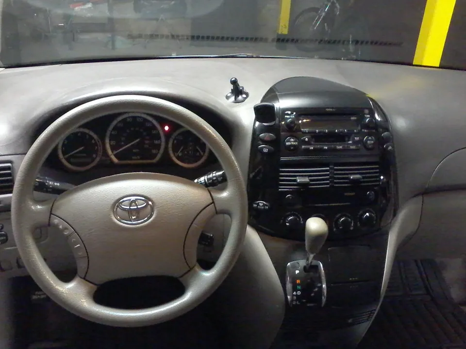 Toyota Sienna 2005 photo 4