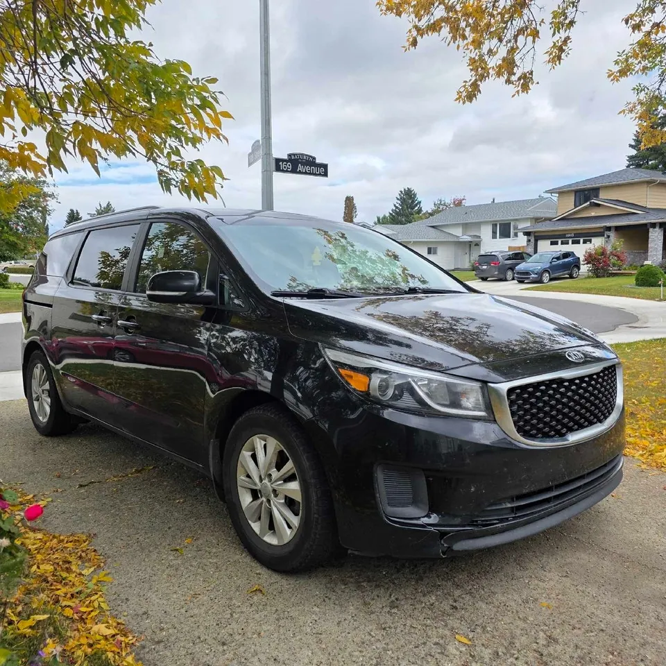 Kia Sedona 2017 photo 2