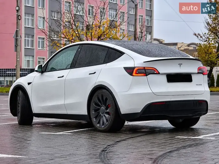 Tesla Model Y 2022 photo 2
