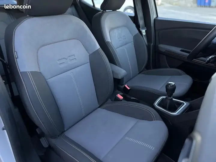 Dacia Sandero 2023 photo 2