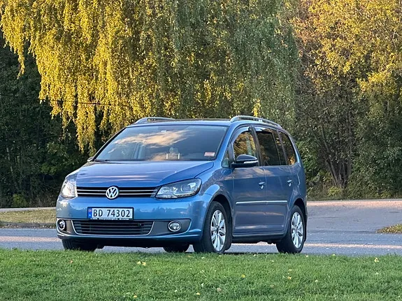Volkswagen Touran 2012 photo 2