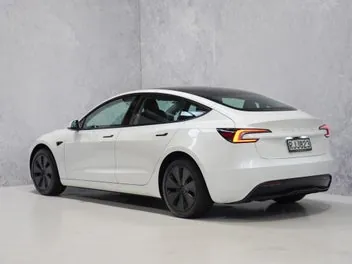 Tesla Model 3 2026 photo 3