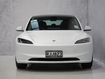 Tesla Model 3 2026 photo 5
