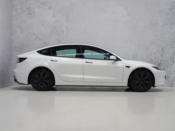 Tesla Model 3 2026 photo 4