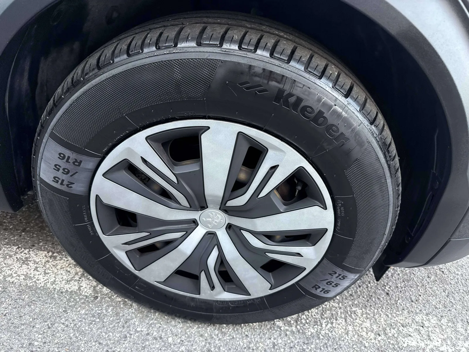 Peugeot 2008 2021 photo 4