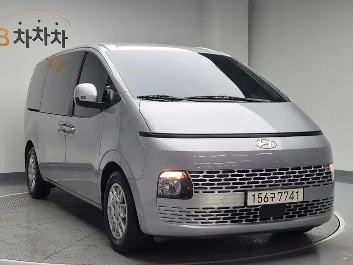 Hyundai Staria 2023 photo 4