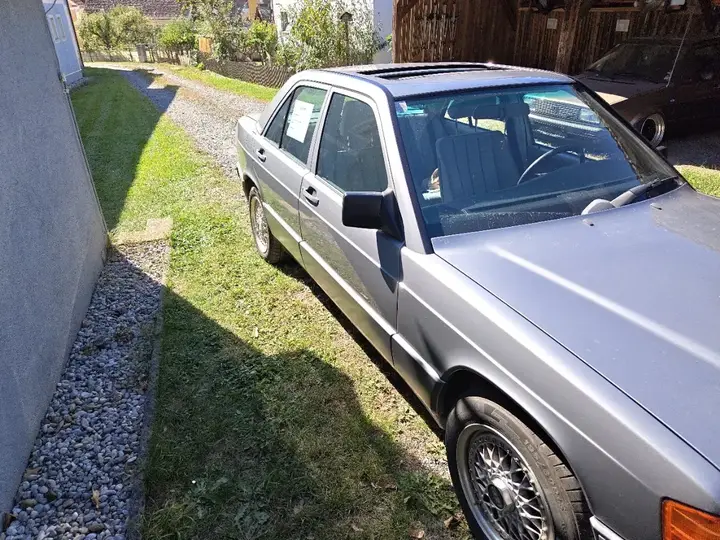 Mercedes-Benz 190 1989 photo 2
