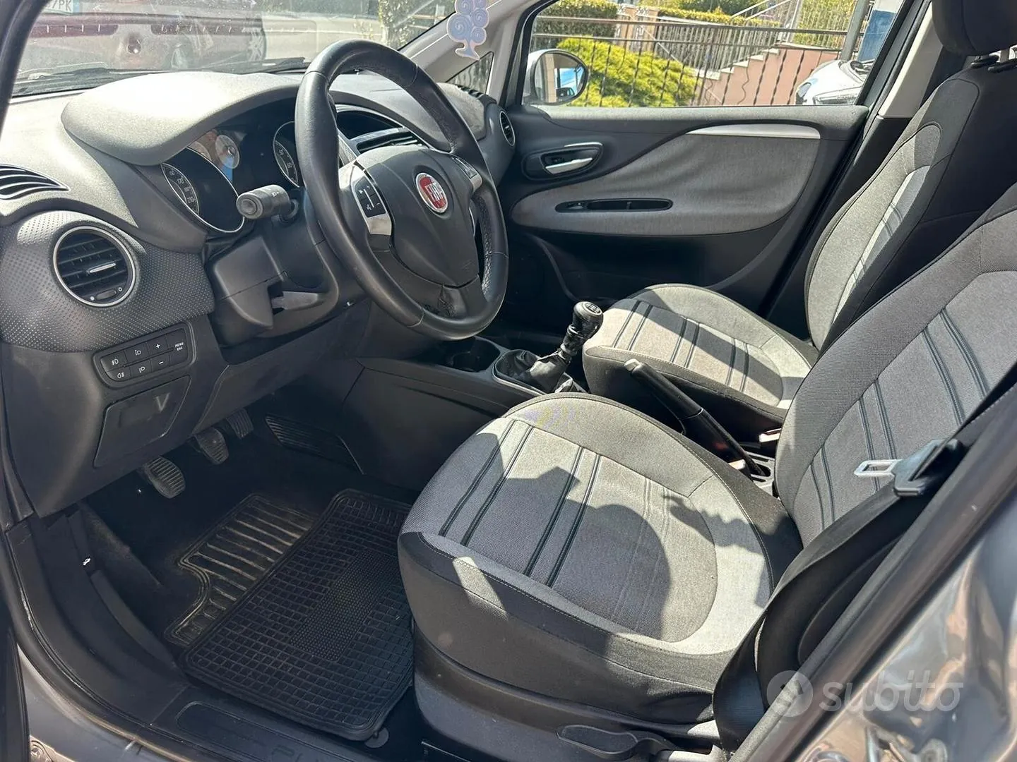 Fiat Grande Punto 2010 photo 3