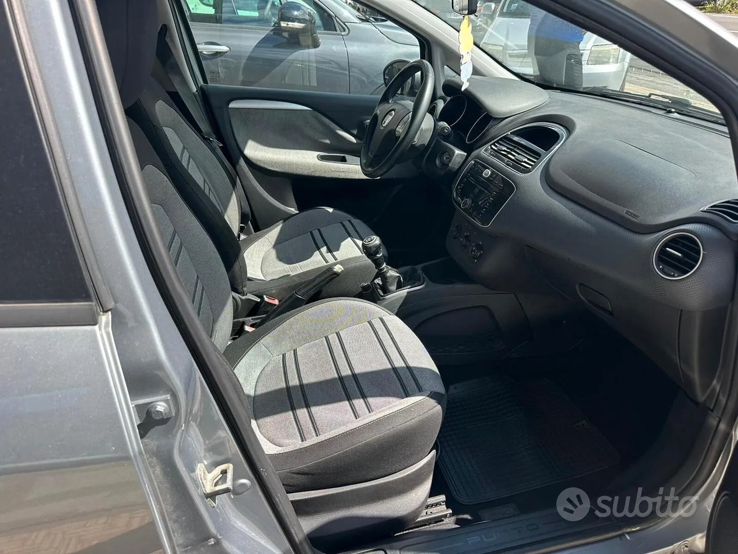 Fiat Grande Punto 2010 photo 4