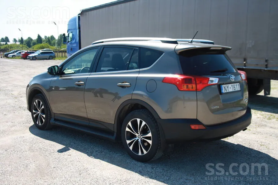 Toyota Rav4 2015 photo 3