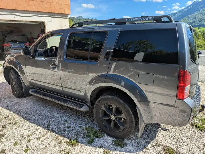 Nissan Pathfinder 2011 photo 3