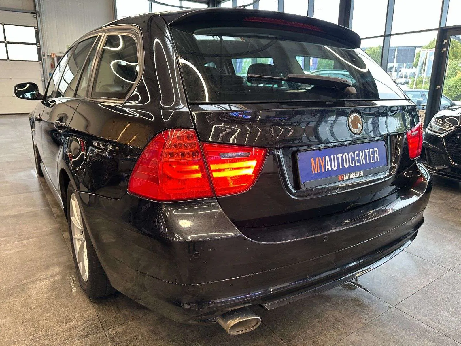 BMW 320 2011 photo 5