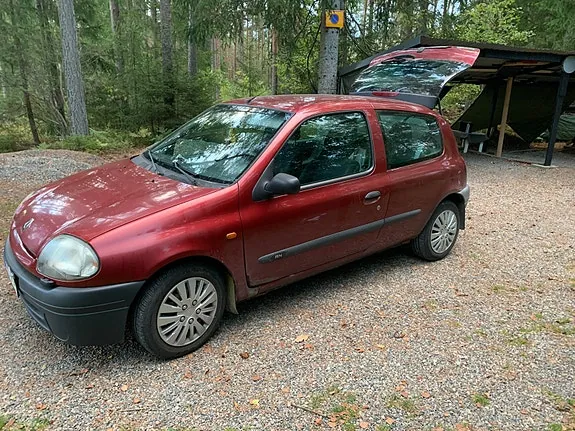 Renault Clio 1999 photo 2