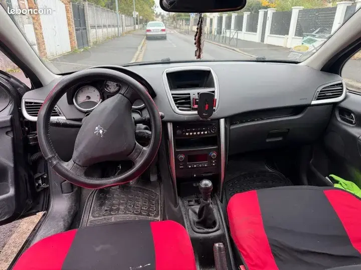 Peugeot 207 2012 photo 3