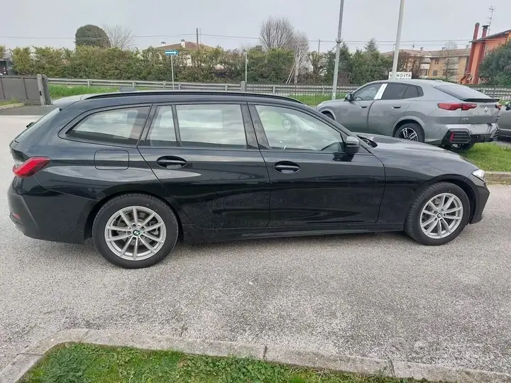BMW 3 Series 2025 photo 4