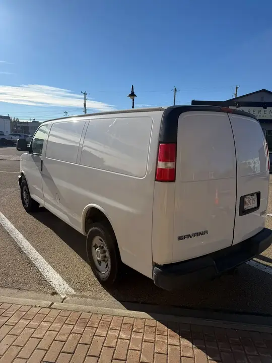 GMC Savana 2018 photo 2