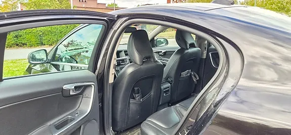 Volvo S60 2011 photo 4