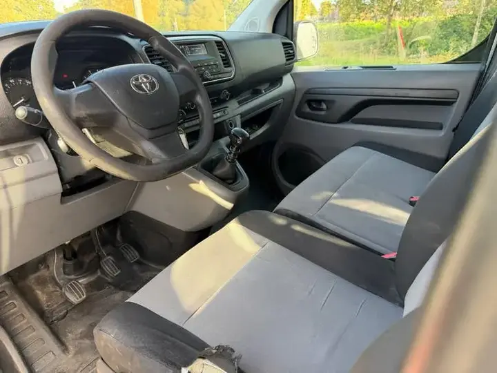 Toyota Proace 2018 photo 2