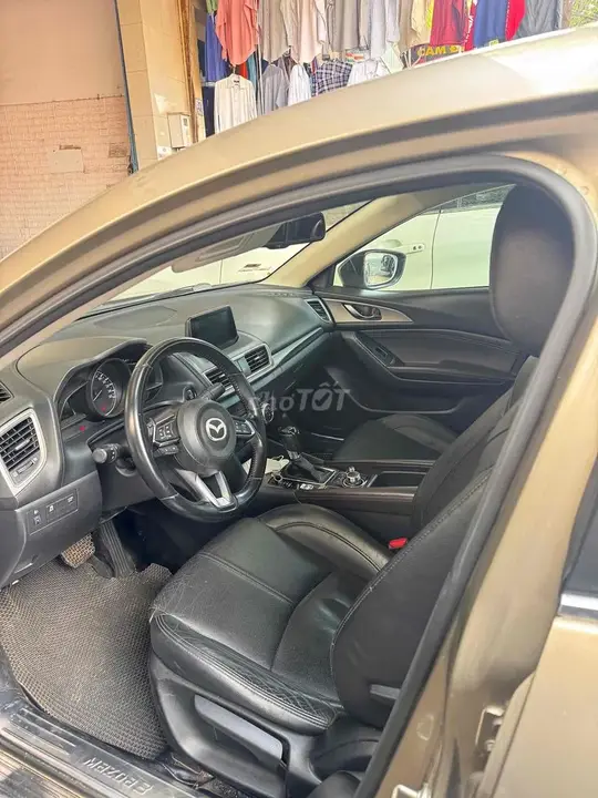 Mazda 3 2018 photo 2