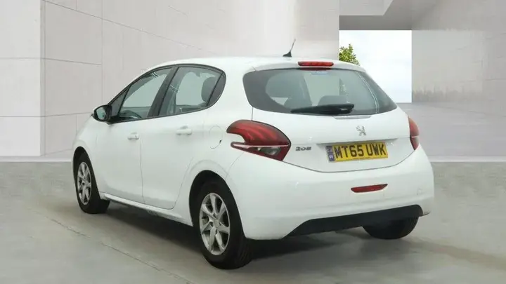 Peugeot 208 2016 photo 3