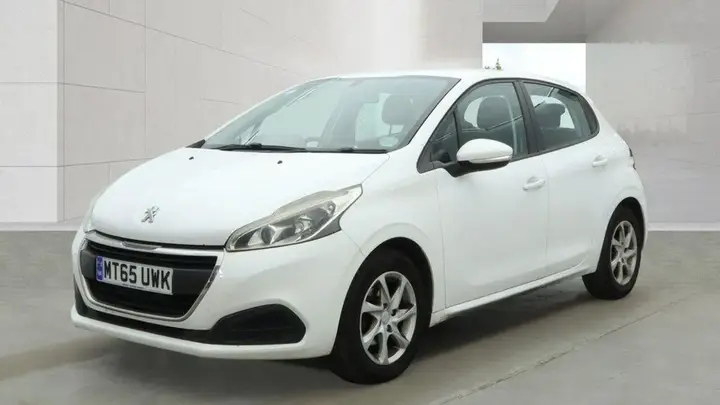 Peugeot 208 2016 photo 2