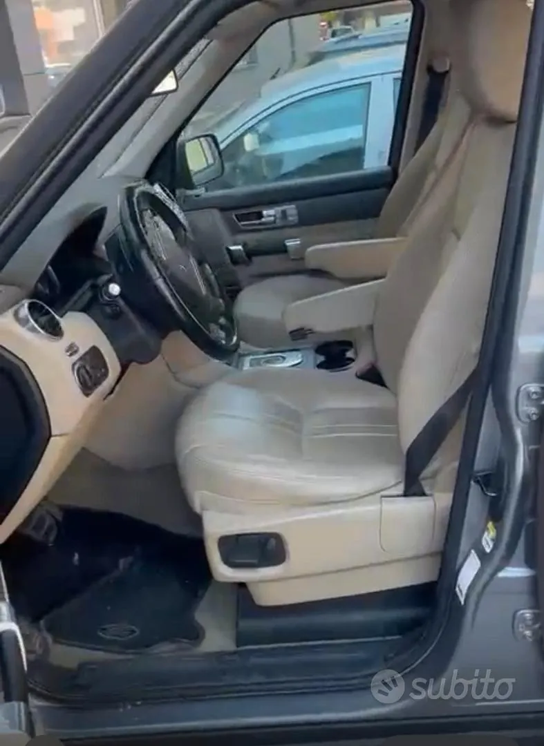 Land Rover Discovery 2011 photo 3