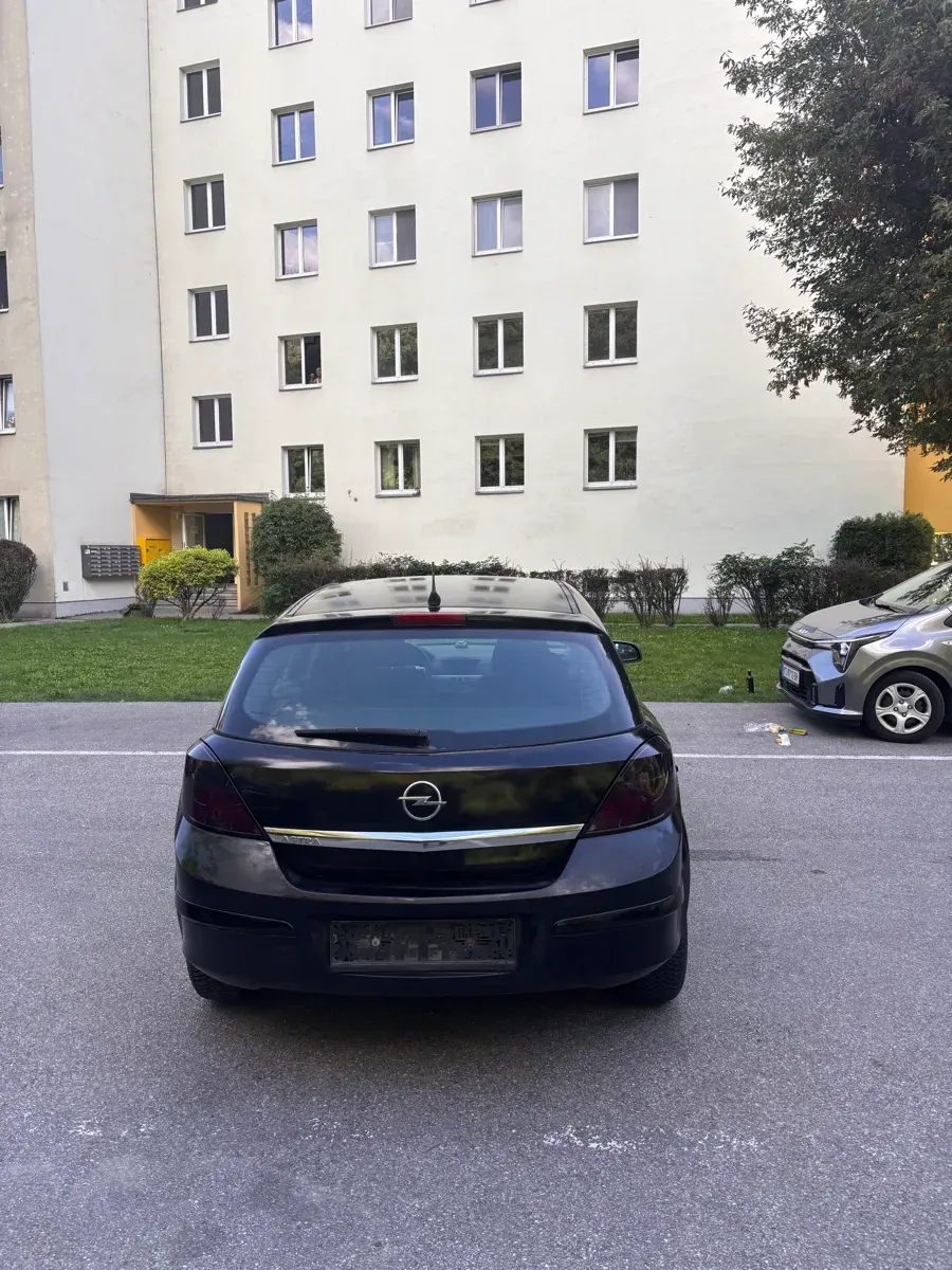 Opel Astra 2009 photo 3