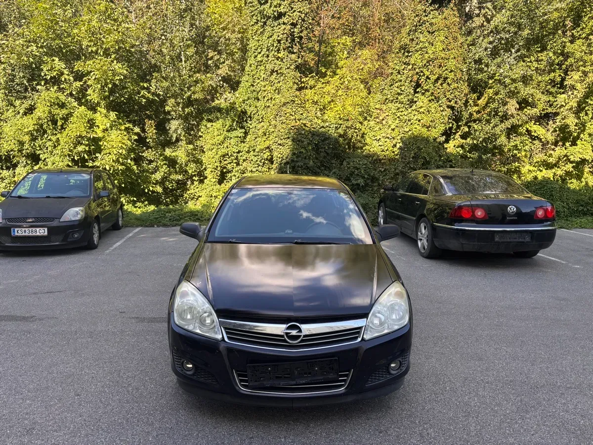 Opel Astra 2009 photo 2