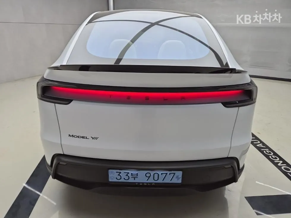 Tesla Model Y 2026 photo 3