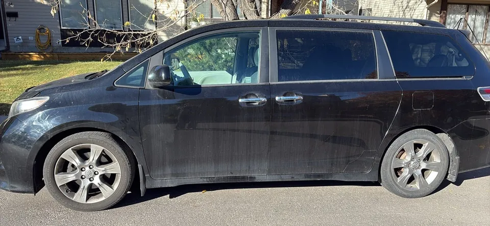 Toyota Sienna 2014 photo 2