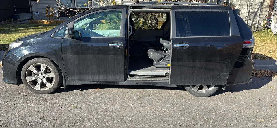 Toyota Sienna 2014 photo 3