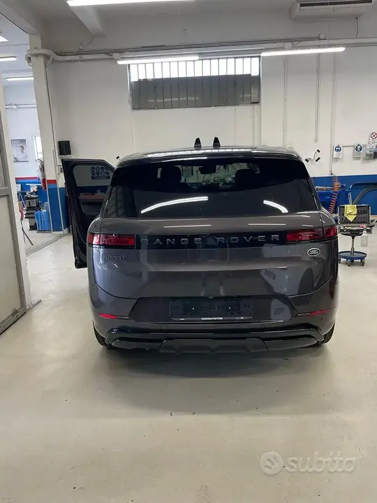 Land Rover Range Rover Sport 2023 photo 3