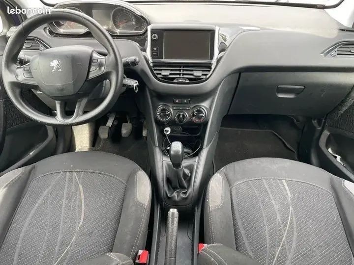 Peugeot 208 2013 photo 3