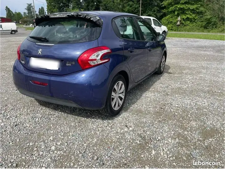 Peugeot 208 2013 photo 2