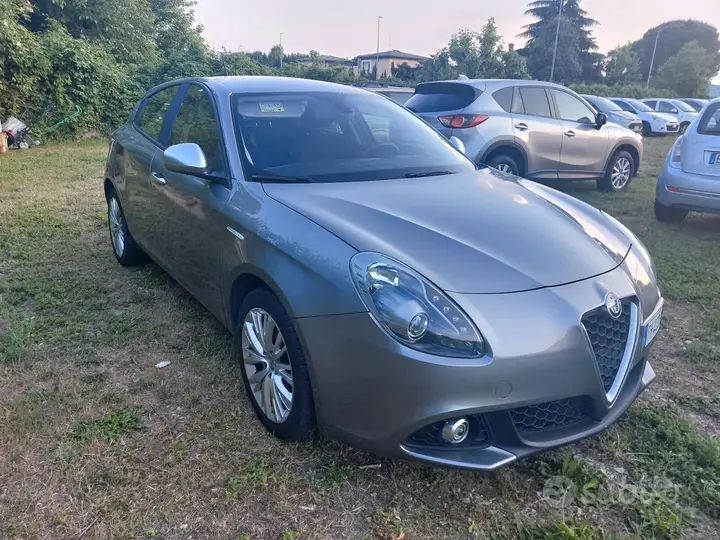 Alfa Romeo Giulietta 2017 photo 2