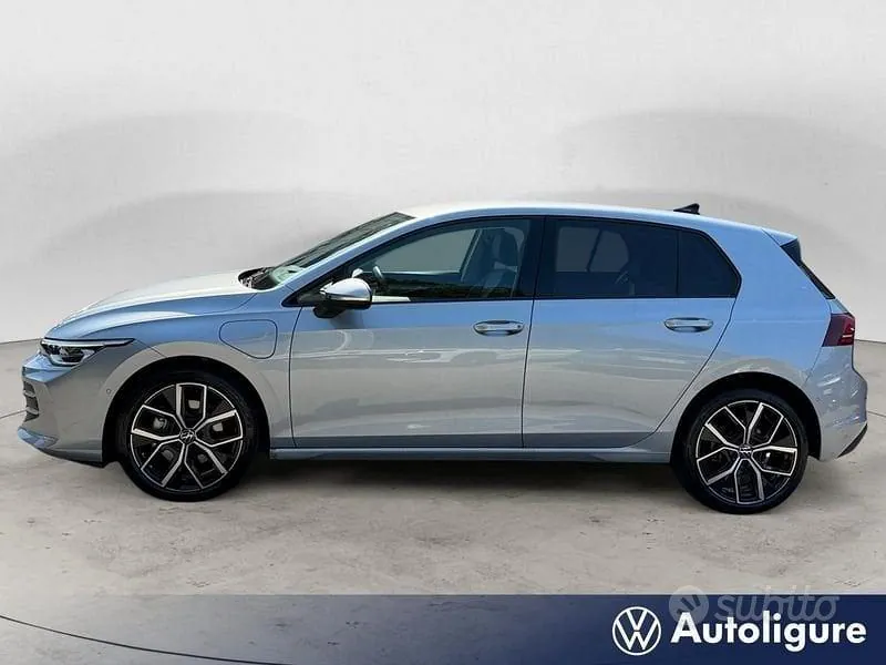 Volkswagen Golf 2025 photo 5