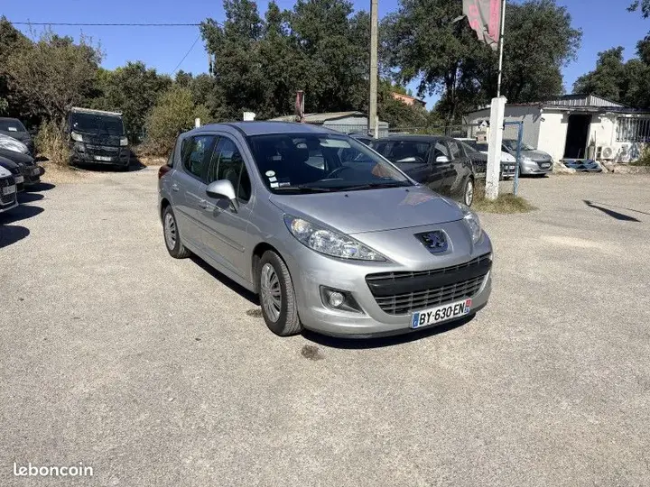 Peugeot 207 2011 photo 3