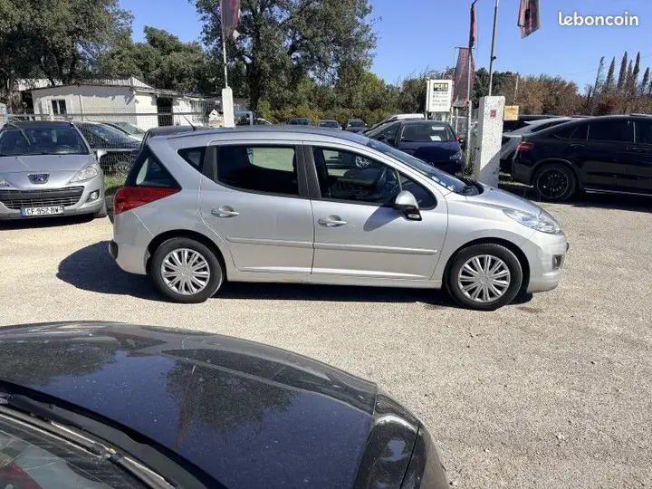 Peugeot 207 2011 photo 4
