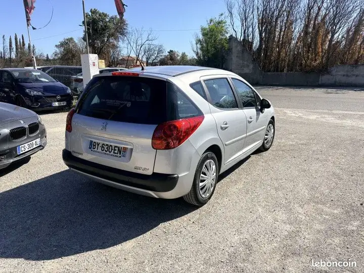 Peugeot 207 2011 photo 5