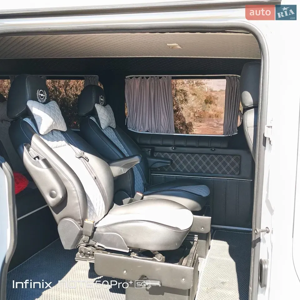 Opel Vivaro 2016 photo 2