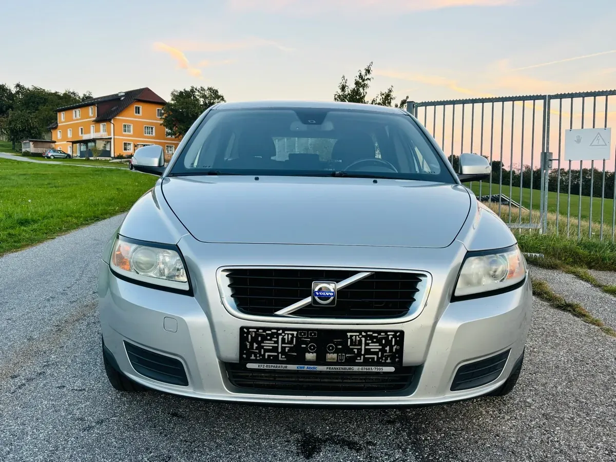 Volvo V50 2010 photo 2