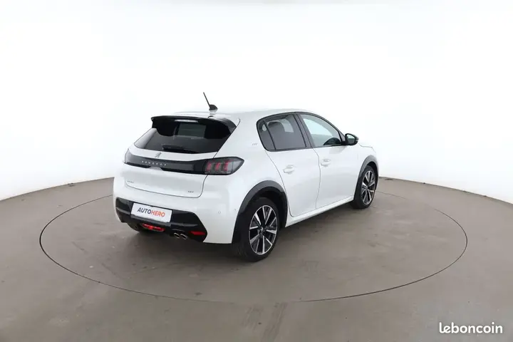 Peugeot 208 2021 photo 3