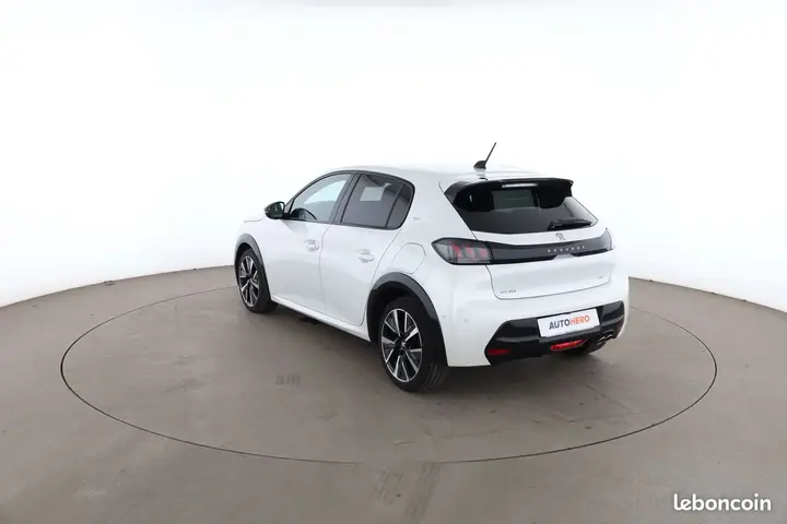 Peugeot 208 2021 photo 2