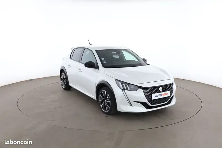 Peugeot 208 2021 photo 4