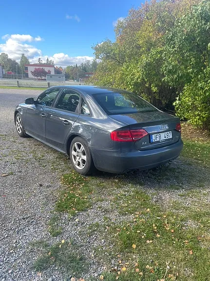 Audi A4 2011 photo 2