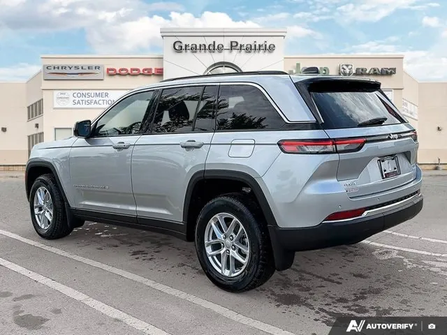 Jeep Grand Cherokee 2026 photo 4