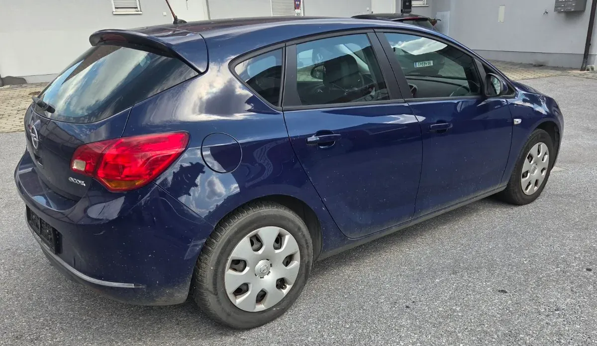 Opel Astra 2014 photo 3
