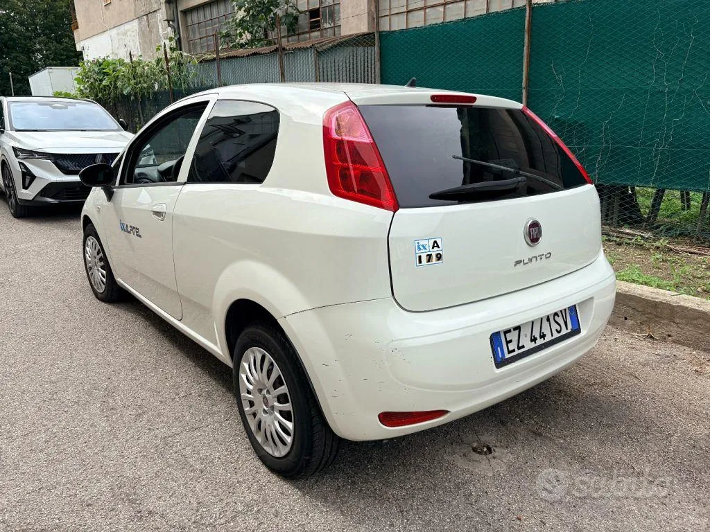 Fiat Punto Van 2015 photo 2