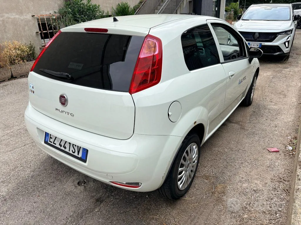 Fiat Punto Van 2015 photo 3
