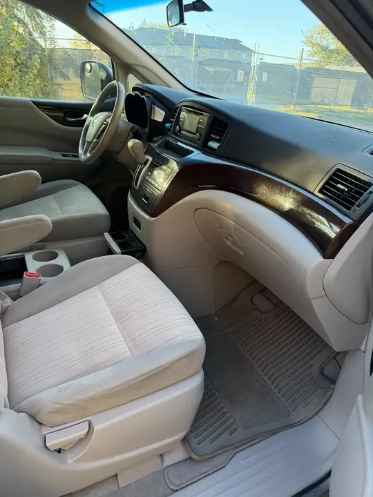 Nissan Quest 2013 photo 2